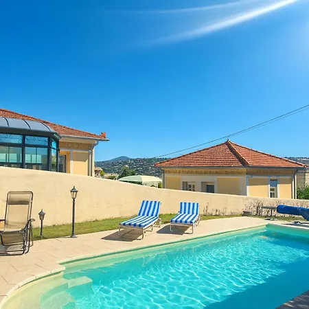 De La Therese, Piscine & Jardin شقة *