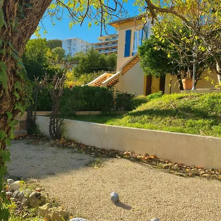 De La Therese, Piscine & Jardin سا لُرون دو فار