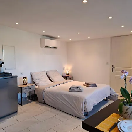 De La Therese, Piscine & Jardin * سا لُرون دو فار