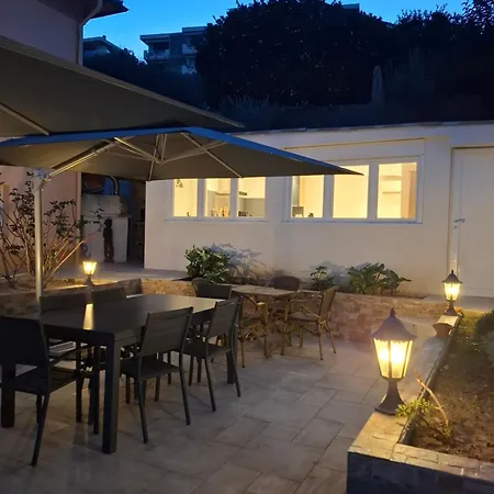 De La Therese, Piscine & Jardin * סאן-לורן-דו-ואר