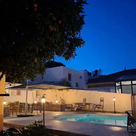 De La Therese, Piscine & Jardin Apartmán