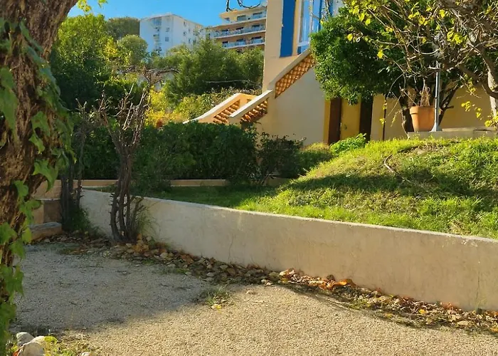 De La Therese, Piscine & Jardin Saint-Laurent-du-Var