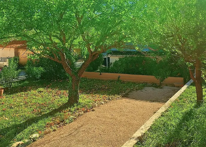 Apartmán De La Therese, Piscine & Jardin *