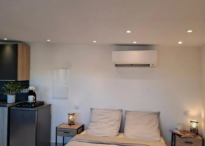 Apartmán De La Therese, Piscine & Jardin Saint-Laurent-du-Var