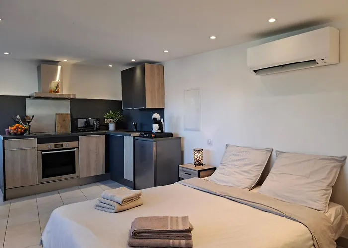 Apartmán De La Therese, Piscine & Jardin *