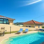 De La Therese, Piscine & Jardin Apartment *