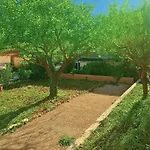 Апартаменты De La Therese, Piscine & Jardin *