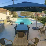 De La Therese, Piscine & Jardin