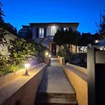 De La Therese, Piscine & Jardin * Сен-Лоран-дю-Вар