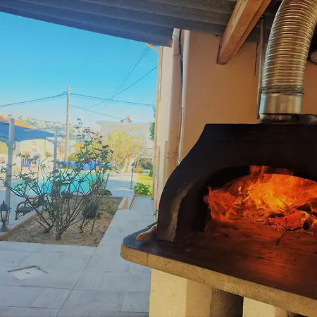 De La Therese, Piscine & Jardin アパート *