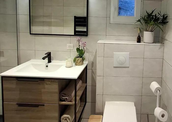 De La Therese, Piscine & Jardin * サン・ローラン・デュ・ヴァール